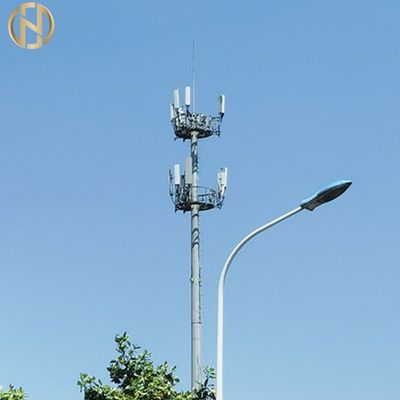 Au sol pyramidal multi solaire de forme de Polonais de réverbère monté avec l'embase