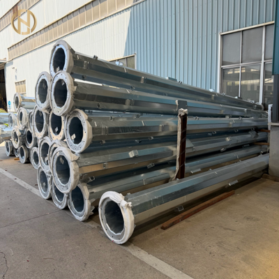 Acheter 30m Poteaux de phare à mât élevé conique rond ¥ 160km/h Résistant aux typhons avec système de levage et de abaissement (options Q235B / Q355B) online manufacture