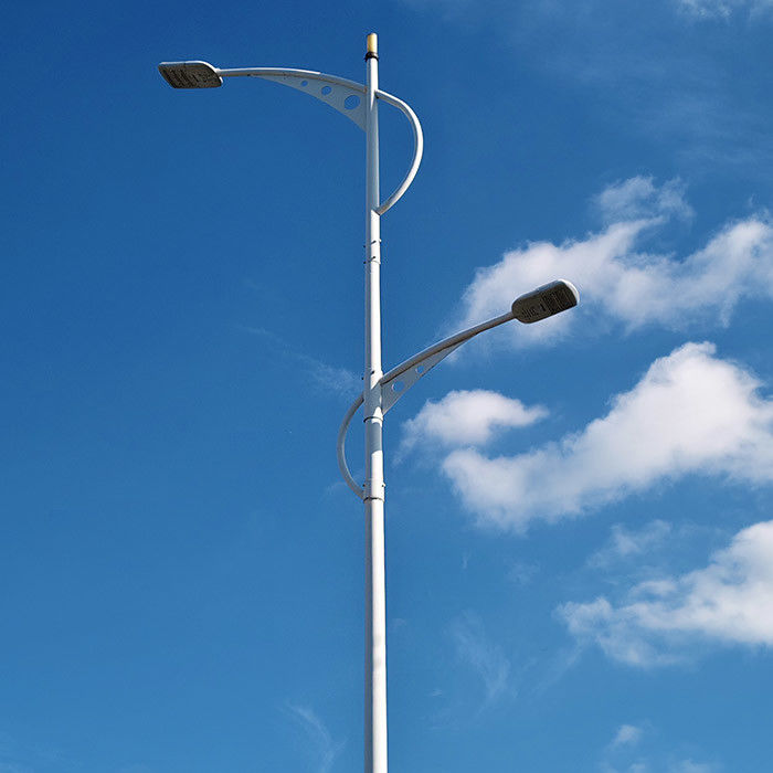Poteau d'éclairage public en acier galvanisé à chaud pour jardin, autoroute, place, avec conception personnalisable et matériau durable