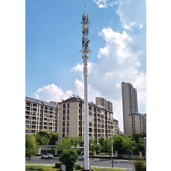 Poles de télécommunications pour les communications cellulaires