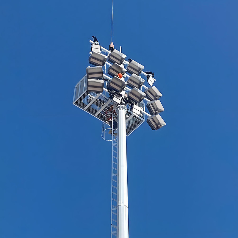 Mât de lumière élevé réglable de 15m à 50m pour stade, mât d'éclairage élevé galvanisé à succès