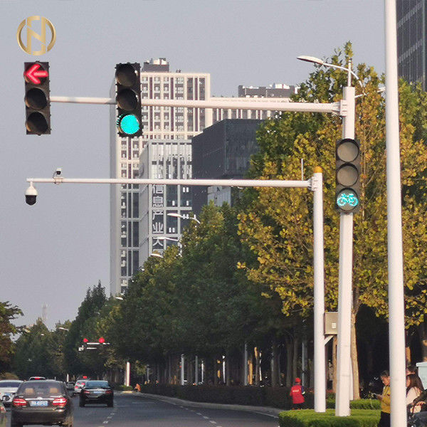 Feu de signalisation galvanisé octogonal Polonais 6M avec 14M L en porte-à-faux type