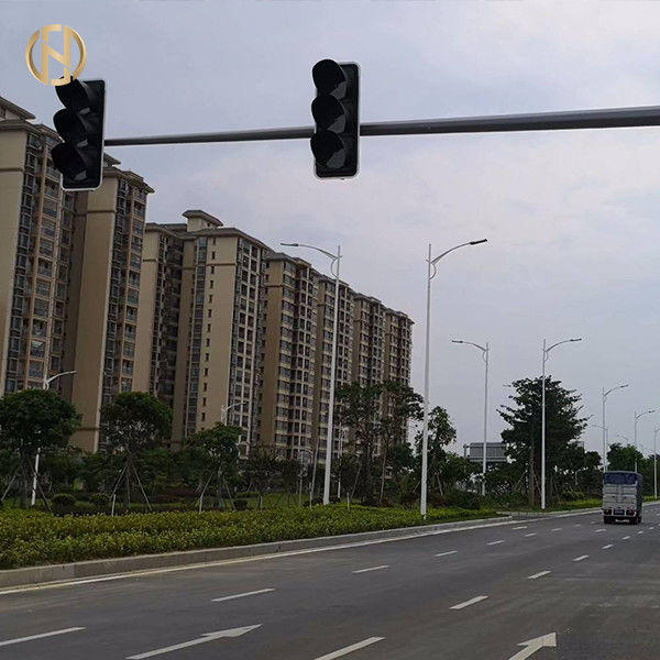 T dactylographient la taille adaptée aux besoins du client légère galvanisée octogonale de Polonais pour des feux de signalisation