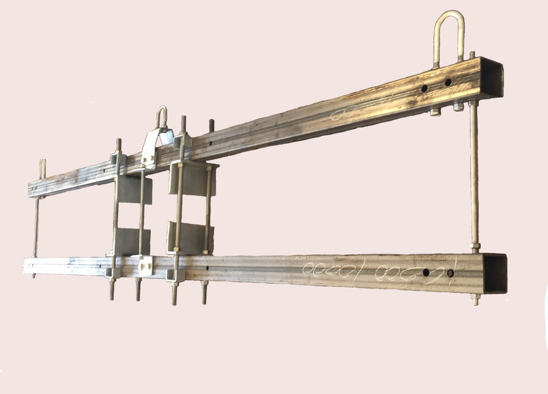 La croix de Polonais de service d'octogone arme la préparation de surface de galvanisation d'immersion chaude de 11KV 33KV