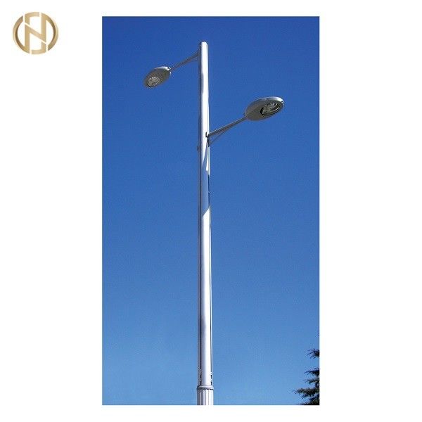 Tubes en acier à bras unique poudre de lampe de rue électrique personnalisable avec revêtement galvanisé à chaud