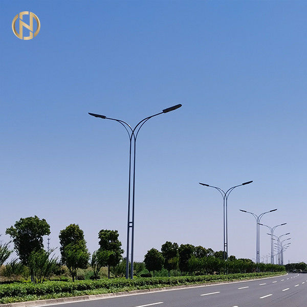 Taille adaptée aux besoins du client par Street Lamp Pole galvanisée de Polonais 7M de réverbère