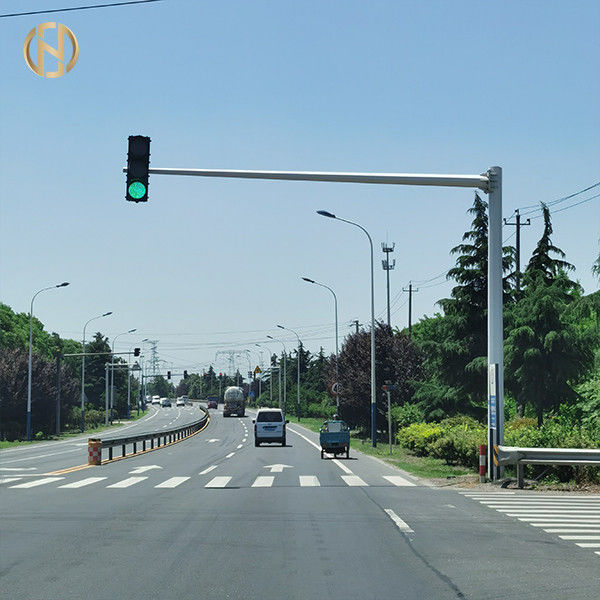Feu de signalisation galvanisé octogonal Polonais 6M avec 14M L en porte-à-faux type