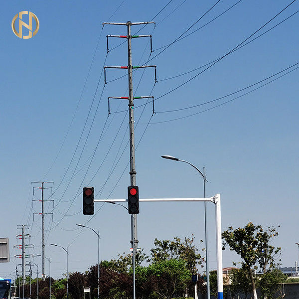 6M - 7.5M Traffic Light Pole installant la lumière rouge verte jaune Polonais de caméra