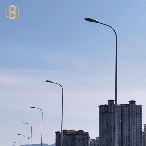 Réverbère simple/double de bras Polonais 12M 10m 8M 6M Galvanized Light Pole