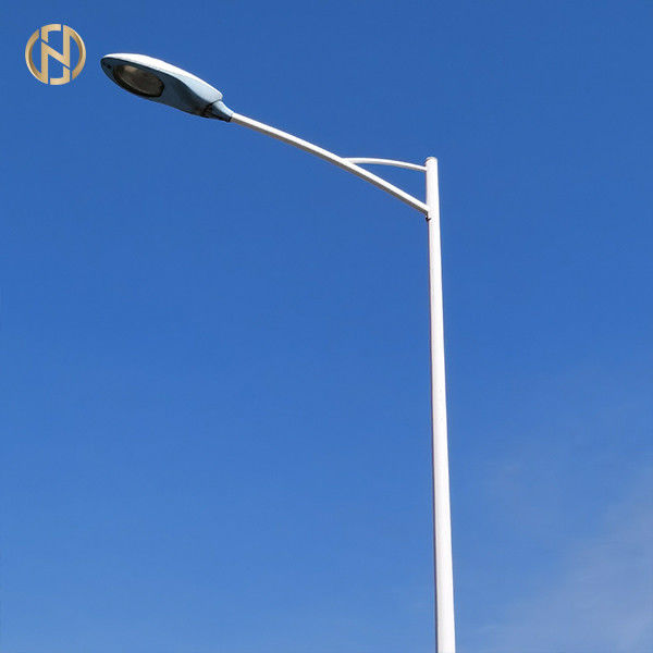Taille adaptée aux besoins du client par Street Lamp Pole galvanisée de Polonais 7M de réverbère