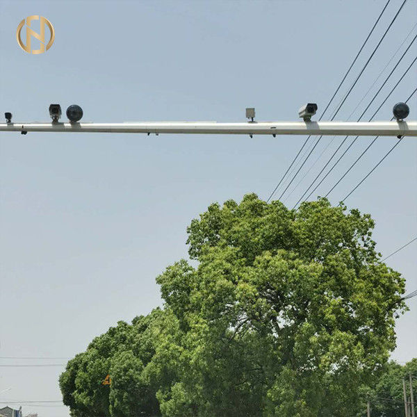 6MX12M Traffic Light Pole   La poudre a enduit l'acier octogonal Polonais a adapté aux besoins du client