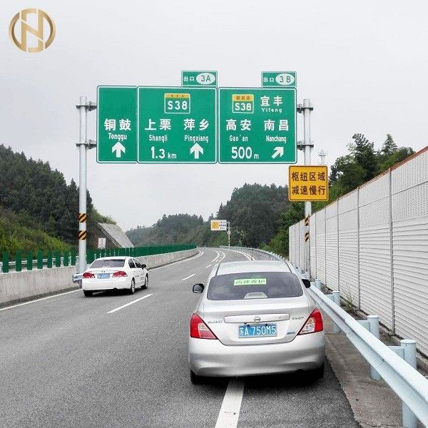 Panneau routier galvanisé Polonais d'immersion chaude 6-15M avec la certification d'OIN 9001