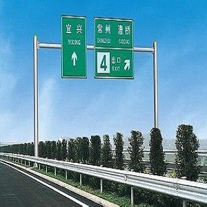 Courrier galvanisé 3-20M Mounting Height de signal de route de Polonais de panneau routier de Q345B