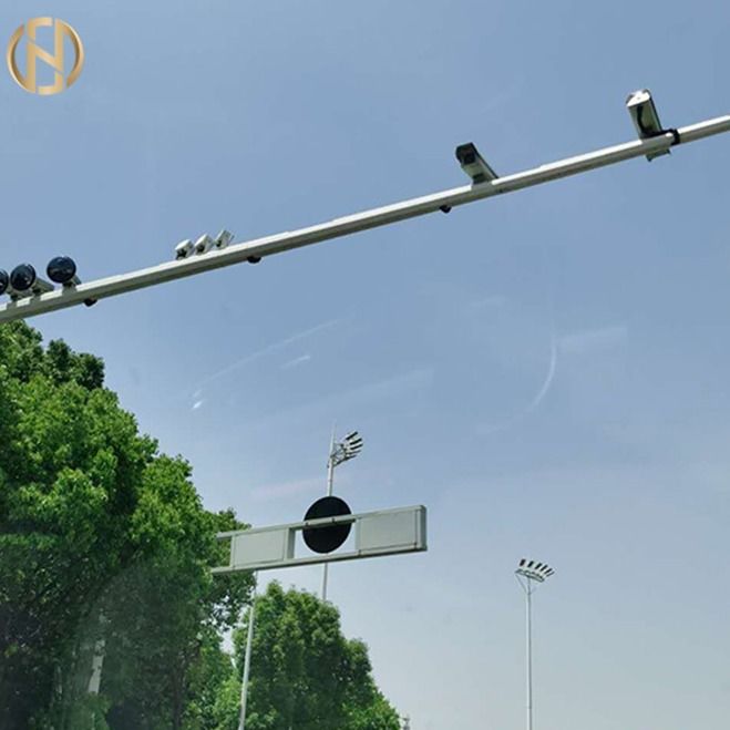 Q235 a galvanisé les parenthèses extérieures de double de Polonais de caméra de sécurité de télévision en circuit fermé