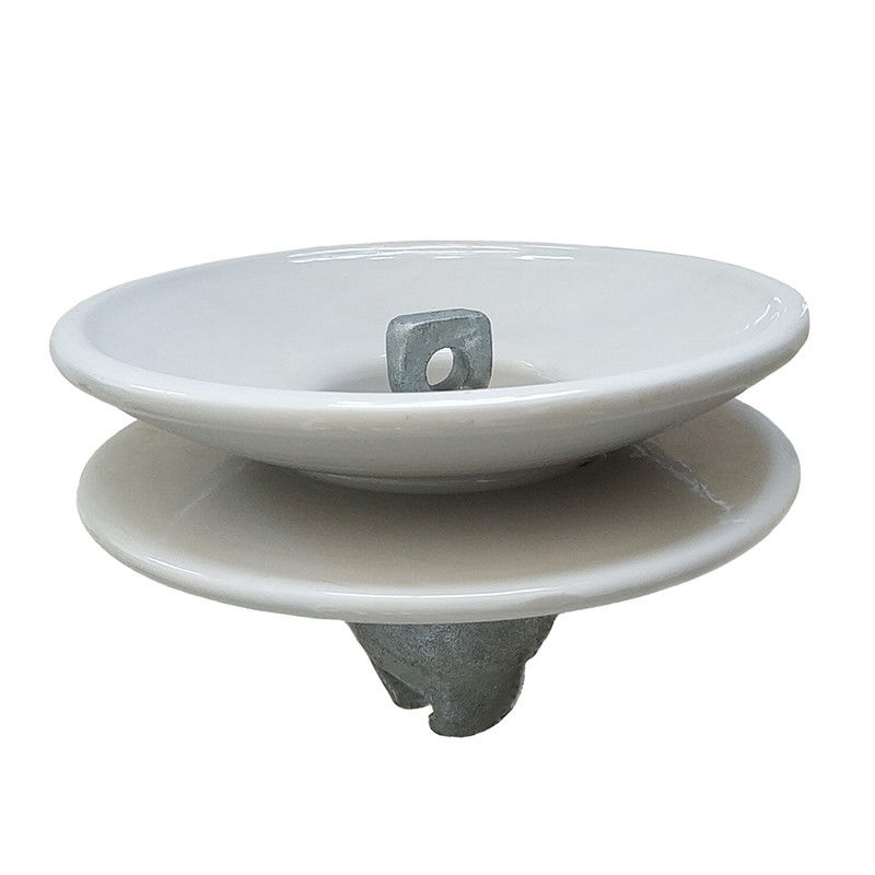 Isolateurs suspendus de porcelaine pour des lignes de transmission