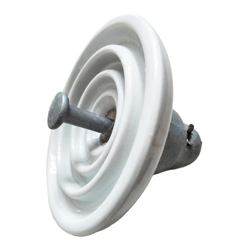 Isolateurs suspendus de porcelaine pour des lignes de transmission